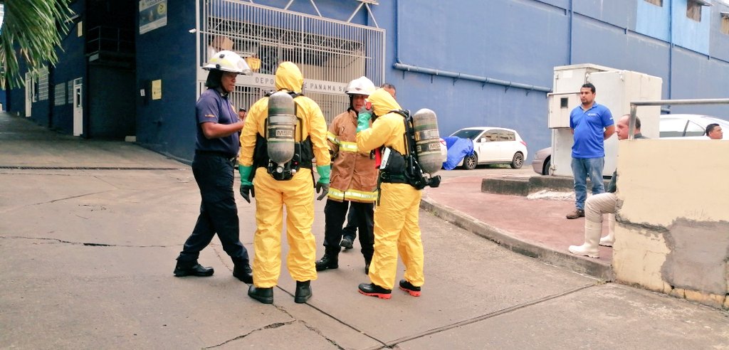 Bomberos atienden emergencia en depósitos por derrame químico