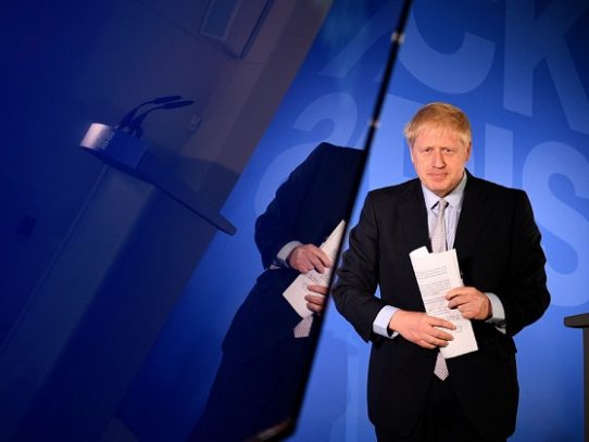 Boris Johnson "no descarta ninguna medida" contra la Superliga europea