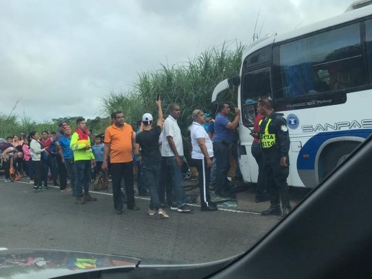 Bus de la ruta Santiago-Panamá se accidentó en Arraiján