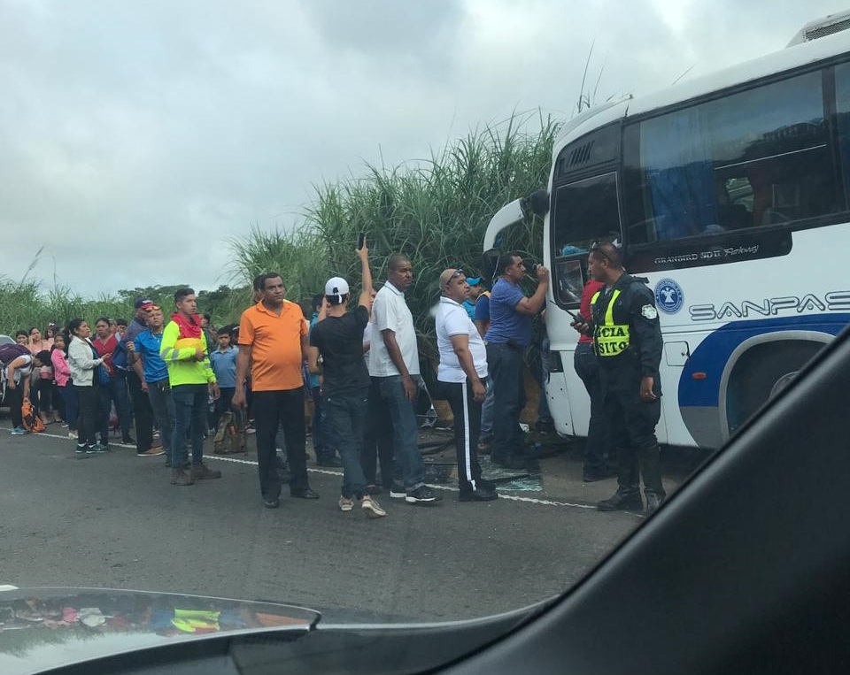 Bus de la ruta Santiago-Panamá se accidentó en Arraiján