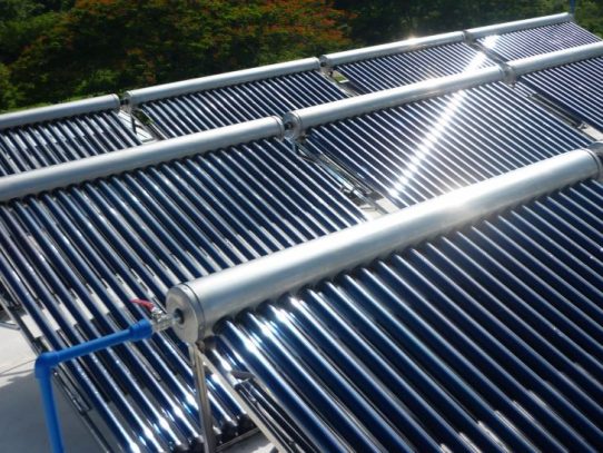 Panamá instalará 100 calentadores solares en edificios públicos y privados