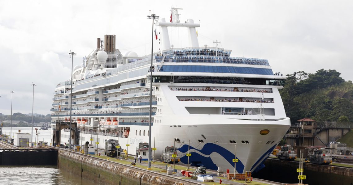 El Canal de Panamá espera récord de tránsito de cruceros neopanamax