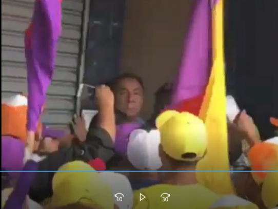 Candidato Panameñista arma una turba en el TE de Santiago