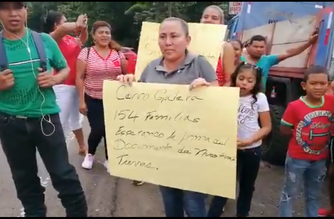 Desalojados de Cerro Galera protestan en Loma Cová