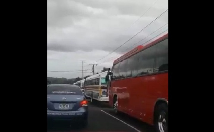 Transportistas de Colón realizan caravana pacífica, piden apoyo del Gobierno