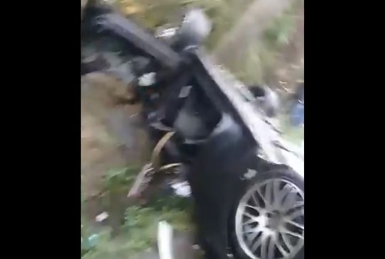 Fallece una persona tras choque de un auto contra objeto fijo en Colón