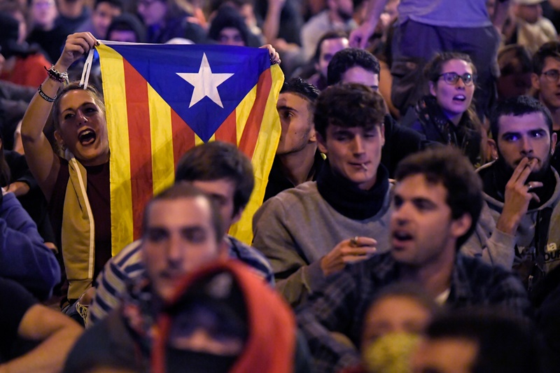 Las protestas en Cataluña ponen a Pedro Sánchez bajo presión de la derecha