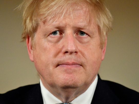 Boris Johnson, hospitalizado con coronavirus, está "mejorando"