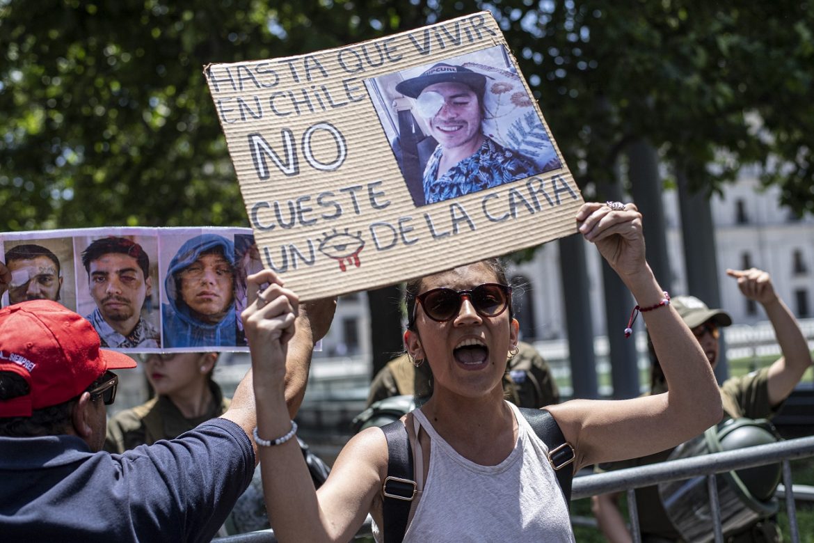 Gobierno chileno se reúne por primera vez con organizaciones sociales para desactivar crisis