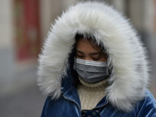 China intensifica controles y aislamiento para frenar al virus, que ya llegó a Europa y Australia