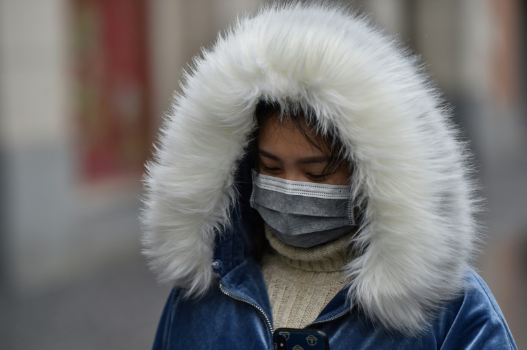 China intensifica controles y aislamiento para frenar al virus, que ya llegó a Europa y Australia