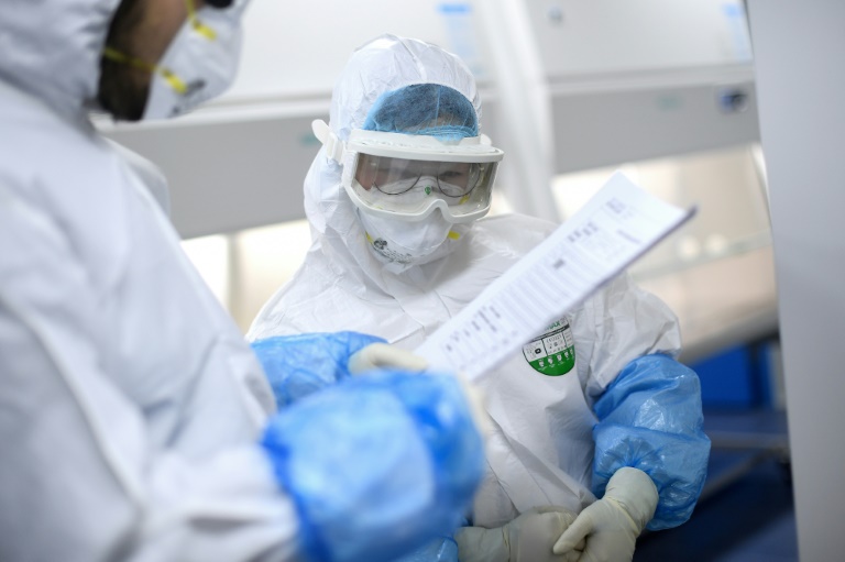 Estados Unidos desarrolla pruebas rápidas de coronavirus en medio de escasez