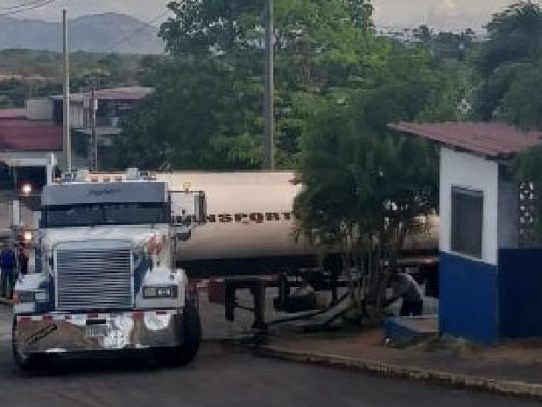 IDAAN pide a la población no cerrarle el paso a los camiones cisternas