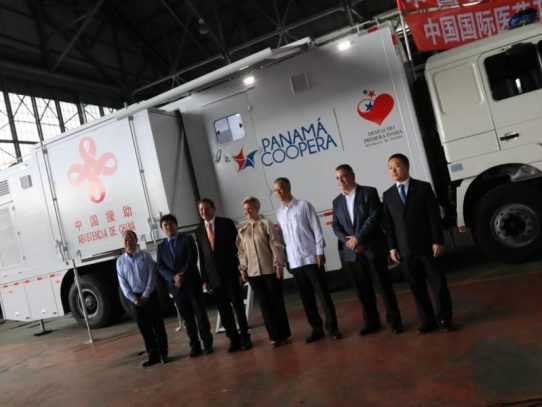 Gobierno de China dona a Panamá tres clínicas sobre ruedas
