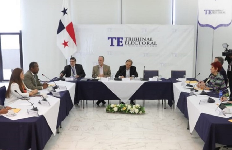 Magistrados del TE se reúnen con Comisión de Gobierno para debatir sobre reformas constitucionales