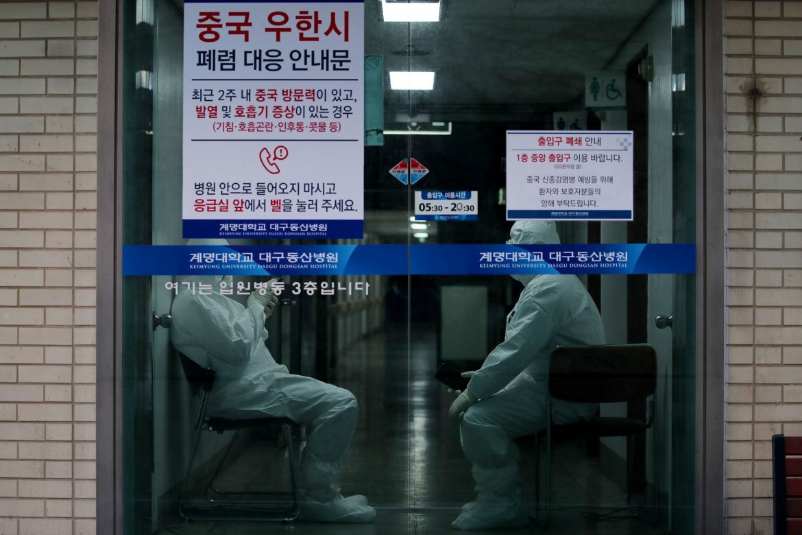 Corea del Sur reporta dos nuevos muertos por coronavirus, y otros 161 casos de contagio