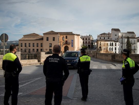 Más de 100 fallecidos y 2.000 casos nuevos de coronavirus en 24 horas en España