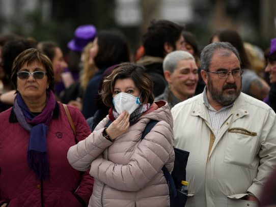 España registra cerca de mil casos más de coronavirus en 24 horas