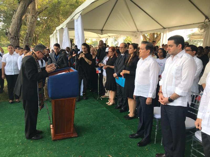 Presidente Cortizo encabeza actos del 20 de Diciembre en el Jardín de Paz