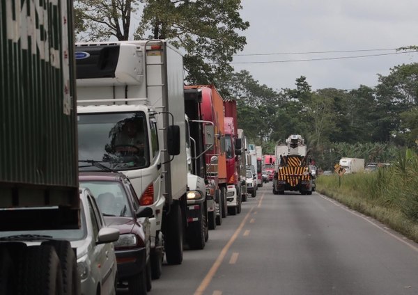 Transportistas de carga denuncian irregularidades en depósitos aduaneros en frontera tico – panameña