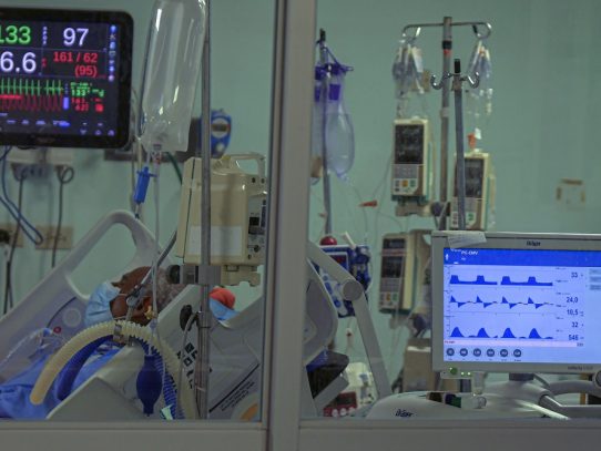 Al menos 808 personas se mantienen hospitalizadas a causa del Covid-19 en Panamá
