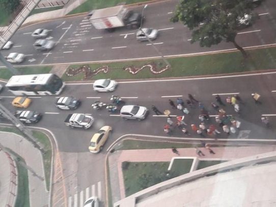 Jubilados protestan para despedir al actual presidente Juan Carlos Varela