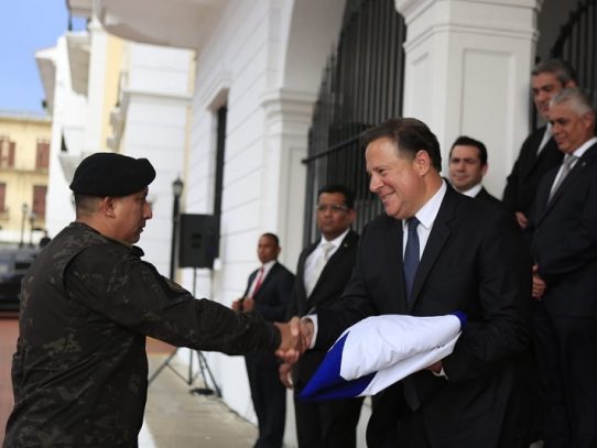 Varela pide comprensión al dejar la presidencia de Panamá con bajo apoyo