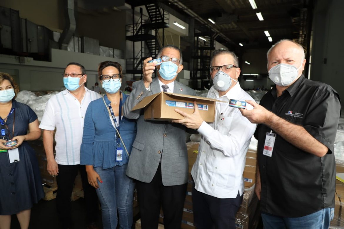 Donan más de 14 mil latas de atún para el Plan Panamá Solidario