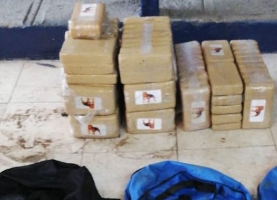 Más de cien paquetes con droga son incautados en Panamá Este