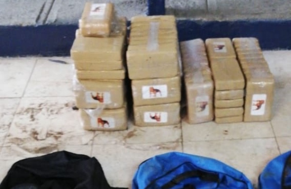 Más de cien paquetes con droga son incautados en Panamá Este