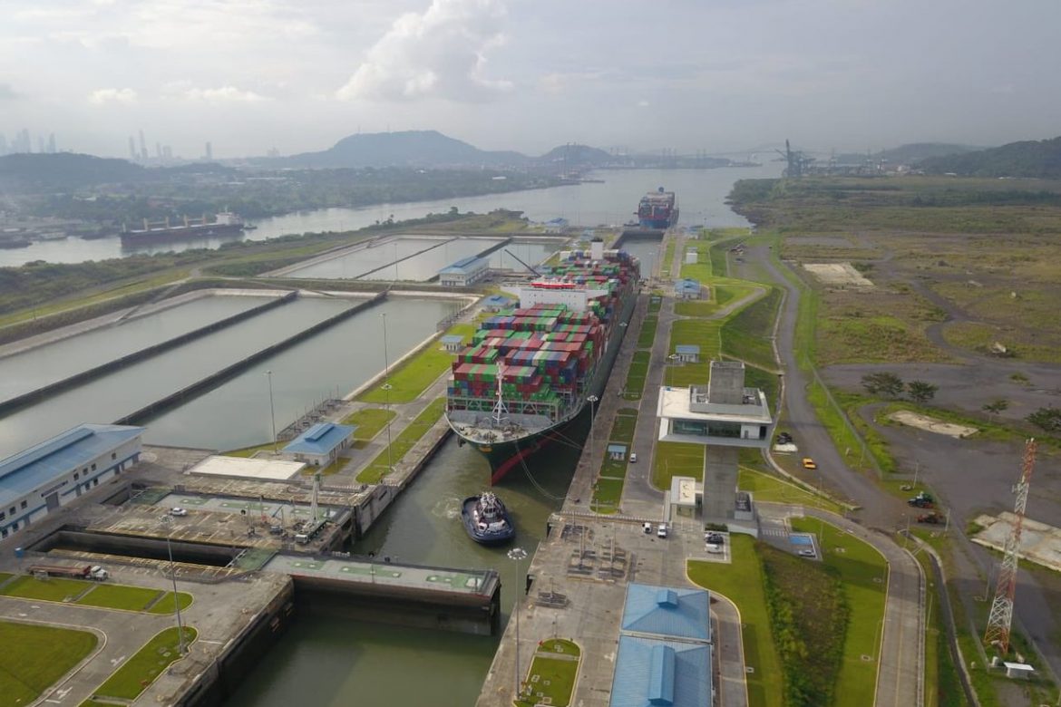Canal de Panamá aplaza restricción de calado ante caída de últimas lluvias