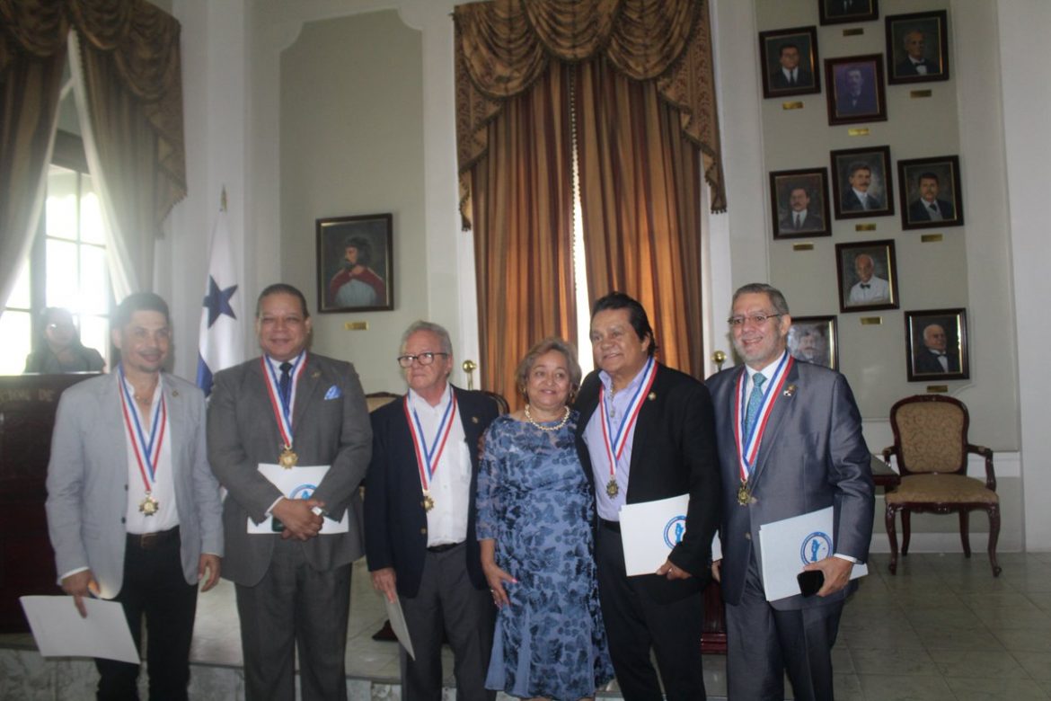 Otorgan la Medalla al Mérito Victoriano Lorenzo a cinco panameños por sus logros