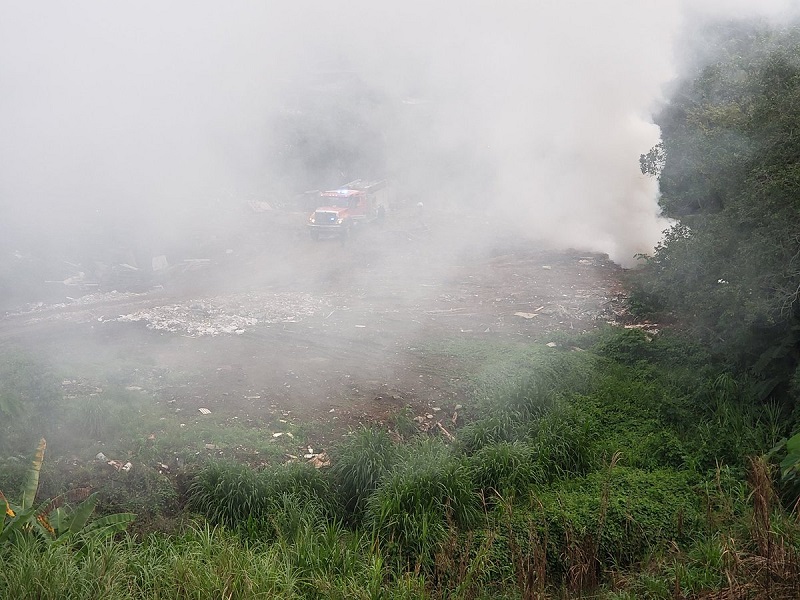 Bomberos atienden emergencia por incendio en Pedregal
