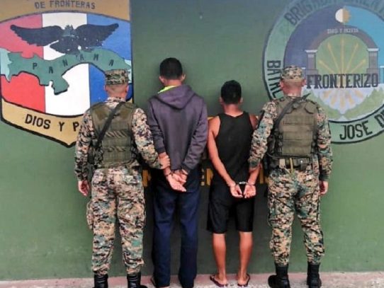 Senafront detiene a dos panameños por supuesto tráfico de migrantes