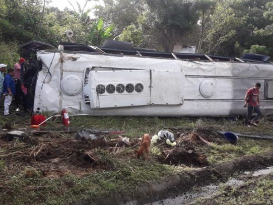 Un muerto y varios heridos por accidente de un bus en Darién