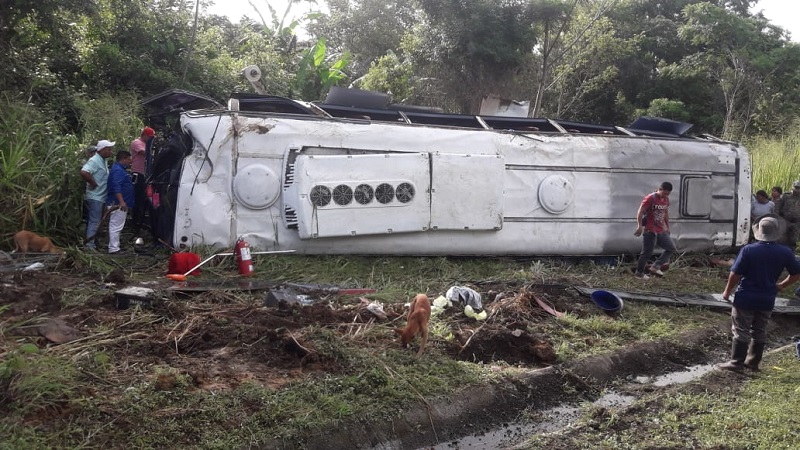 Un muerto y varios heridos por accidente de un bus en Darién