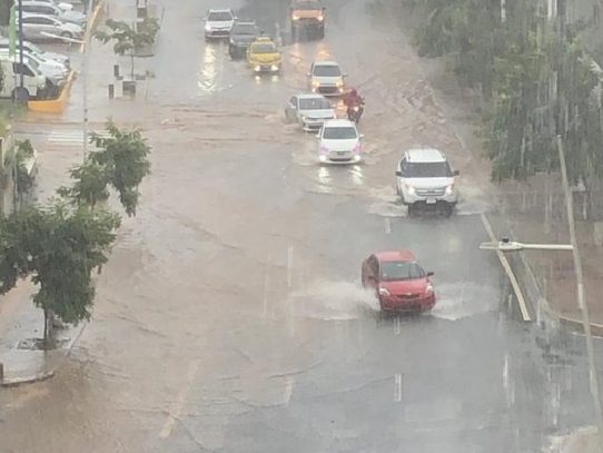 Principales vías anegadas por lluvias en ciudad capital