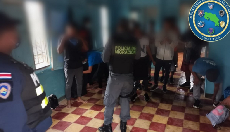 Detienen en Costa Rica a presuntos traficantes de personas con 15 migrantes asiáticos