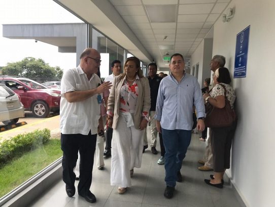 Director de la CSS y ministra consejera del Minsa recorren instalaciones médicas en Herrera