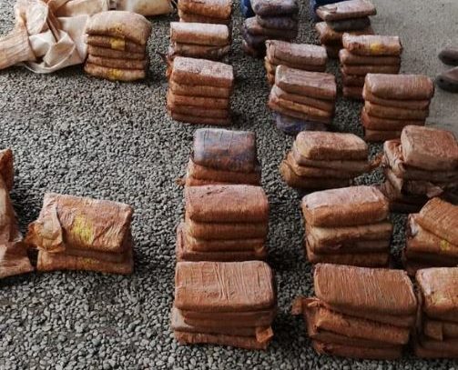 Detienen a 4 personas y decomisan 127 paquetes de droga en Cañita de Chepo