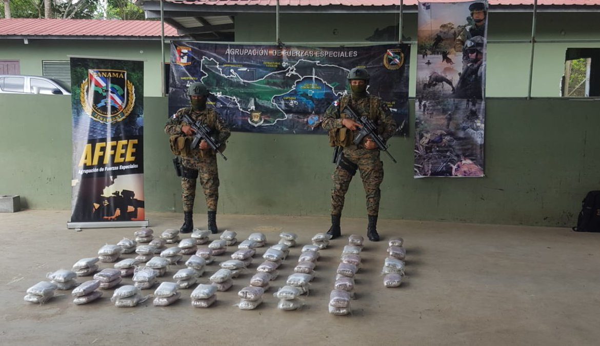 Unidades de Senafront decomisan 103 paquetes de droga en Darién