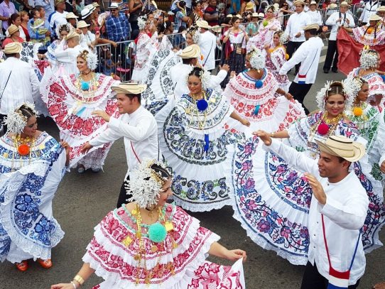 Panameños buscan potenciar el folklore nacional