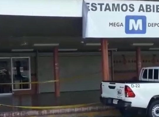 Cuatro hombres roban en tienda DDP de Plaza Carolina