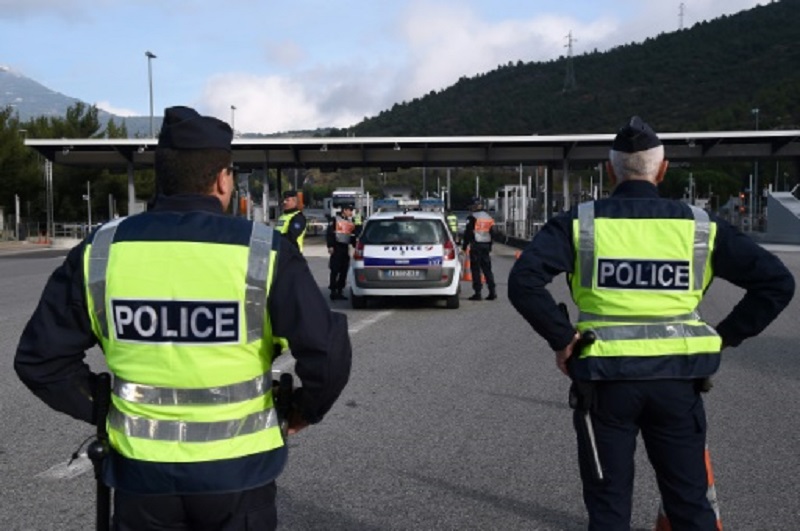 Descubren 31 paquistaníes escondidos en un camión en Francia