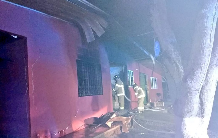 Bomberos logran controlar incendio en una bodega en Coclé