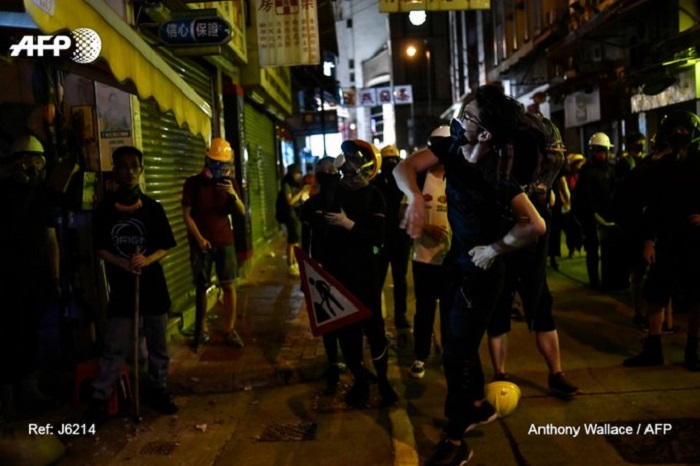 Manifestantes comparecen ante la justicia de Hong Kong acusados de violencia