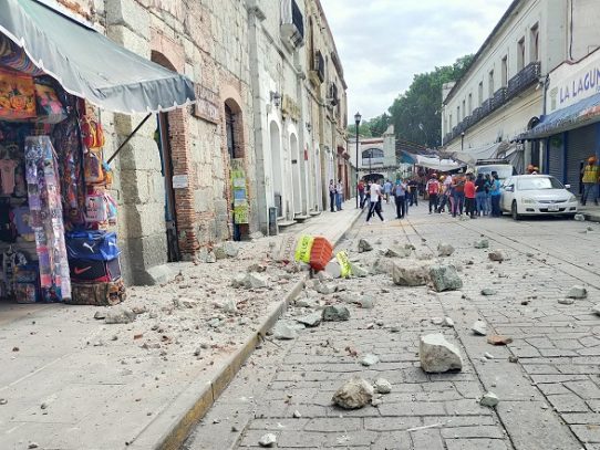 Sube a siete la cifra de muertos por potente sismo en México