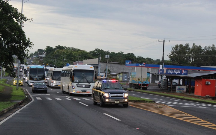 Nicaragüenses a la espera de autorización para continuar el viaje a su país