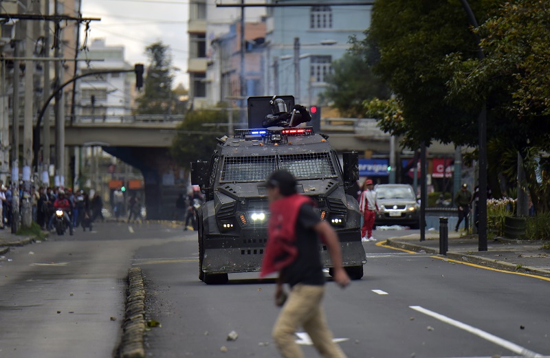 Huelga de transporte y escuelas vacías en segundo día de crisis en Ecuador
