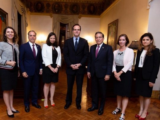 Representante de la Casa Blanca se reúne con el presidente Cortizo